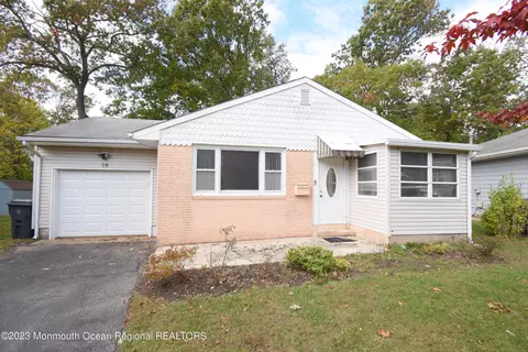10 Morning Glory Ct, Toms River, NJ 08755