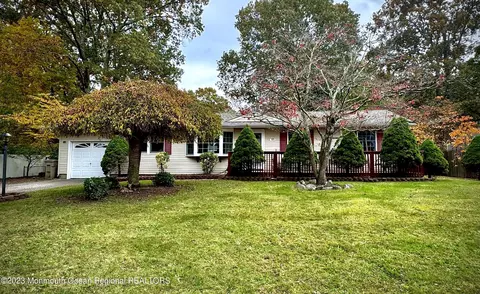38 Moorage Ave, Bayville, NJ 08721