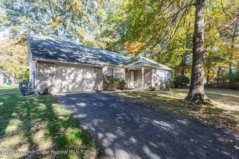 108 Morning Glory Ln, Whiting, NJ 08759