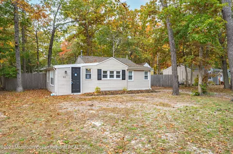 30 Willow St, Waretown, NJ 08758 photo 2