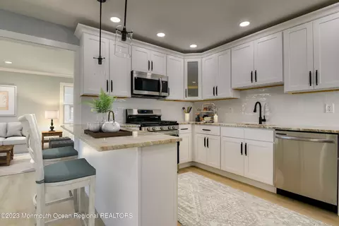 46 Green Grove Ave, Keyport, NJ 07735