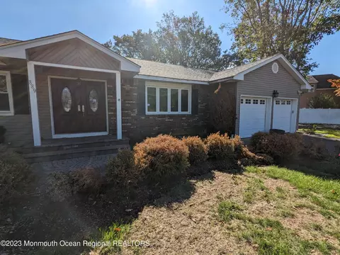 889 Goose Creek Rd, Toms River, NJ 08753