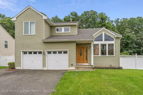 76 Heritage Dr, Howell, NJ 07731