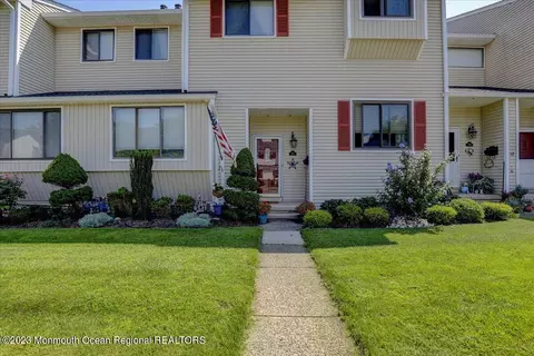 367 Middlewood Rd, Middletown, NJ 07748
