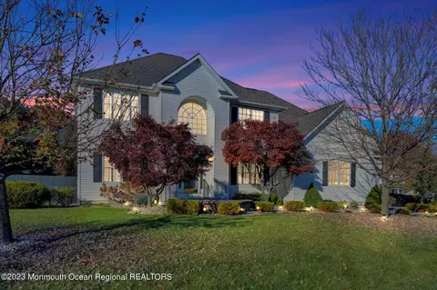 8 Kacie Lynn Ct, Jackson, NJ 08527
