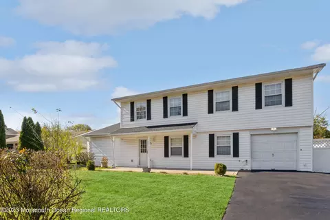 405 6th St, Waretown, NJ 08758