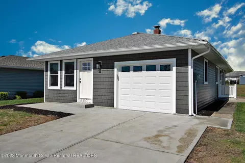 6 Ravenna Ct, Toms River, NJ 08757