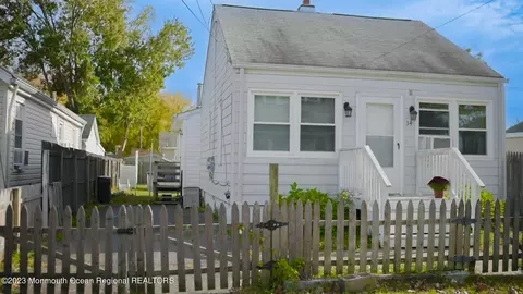 34 Willow St, Keansburg, NJ 07734