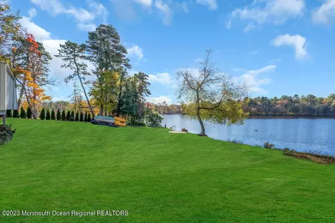 16 Caranetta Dr, Lakewood, NJ 08701
