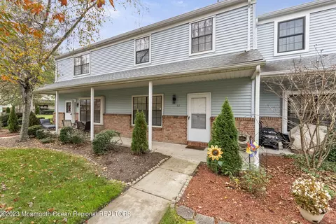 93 Aspen Dr, North Brunswick, NJ 08902