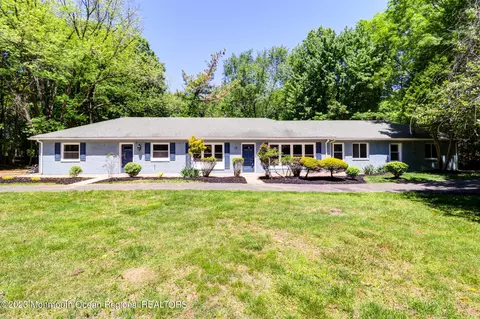 14 Willow Ln, Marlboro, NJ 07746