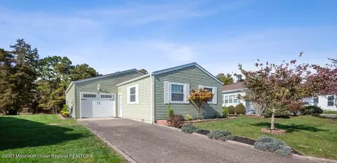 154 Bonaire Dr, Toms River, NJ 08757