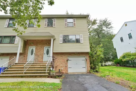 12 Lone Star Ln, Manalapan, NJ 07726