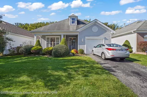 3 Lilac Springs Ct, Lakewood, NJ 08701