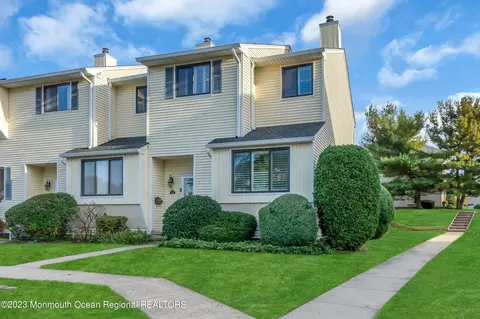 456 Clubhouse Dr, Middletown, NJ 07748