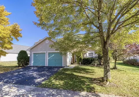 9 Ridgemont Ln, Manchester, NJ 08759