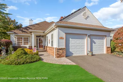 15 Eleanor Rd, Manchester, NJ 08759