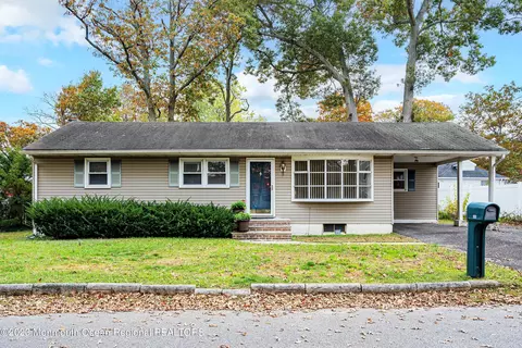309 Halliard Ave, Beachwood, NJ 08722