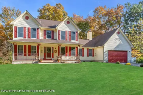 368 E Millstream Rd, Cream Ridge, NJ 08514