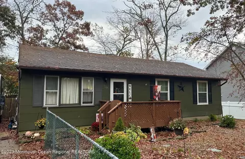 115 Flipper Ave, Stafford, NJ 08050