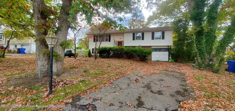 331 Colonial Dr, Toms River, NJ 08753