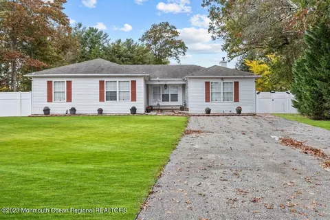 1211 Echo Pl, Toms River, NJ 08755