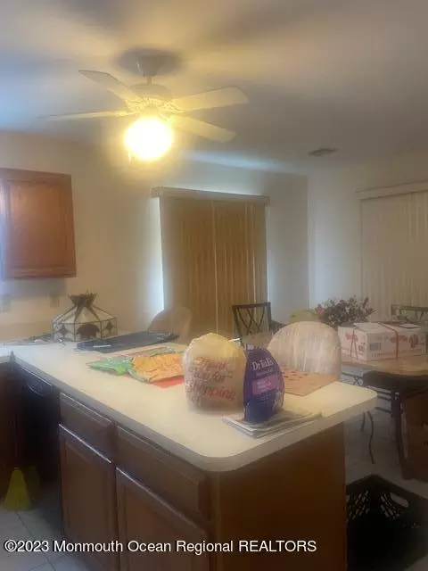 6 Tilbury Ct, Toms River, NJ 08757
