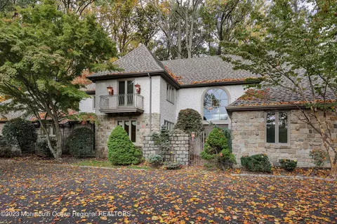 41 Galloping Hill Rd, Holmdel, NJ 07733