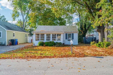 63 River Dr, Toms River, NJ 08753