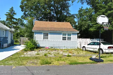 711 Mckinley Ave, Toms River, NJ 08753