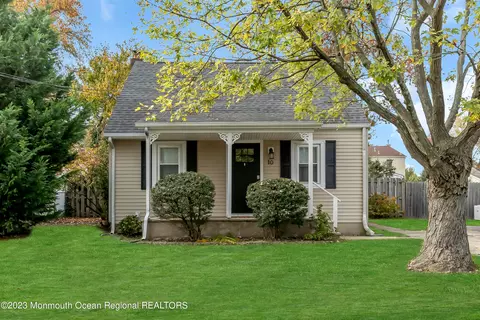 10 Twilight Pl, Port Monmouth, NJ 07758