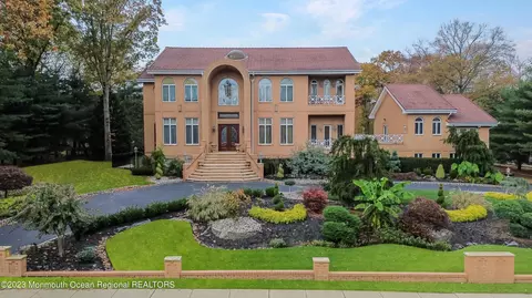 3 Evan Dr, Morganville, NJ 07751