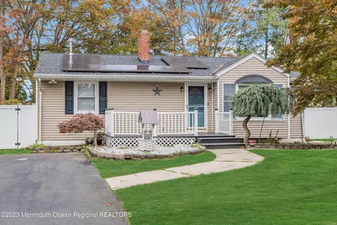 1565 Holly Rd, North Brunswick, NJ 08902