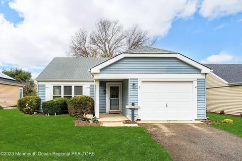 36 Westgate Pl, Manchester, NJ 08759