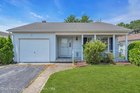 22 Prince Charles Dr, Toms River, NJ 08757