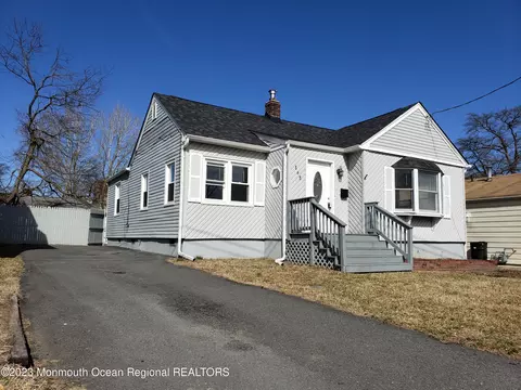 868 Woodmere Dr, Aberdeen, NJ 07747