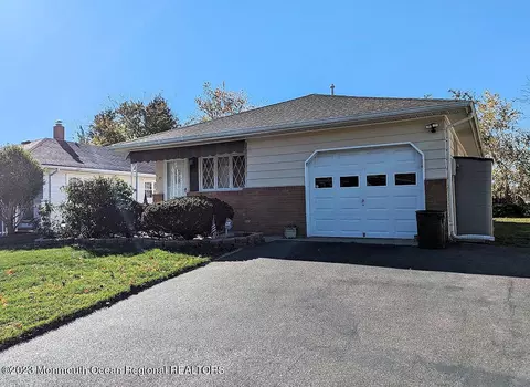 33 Biabou Dr, Toms River, NJ 08757