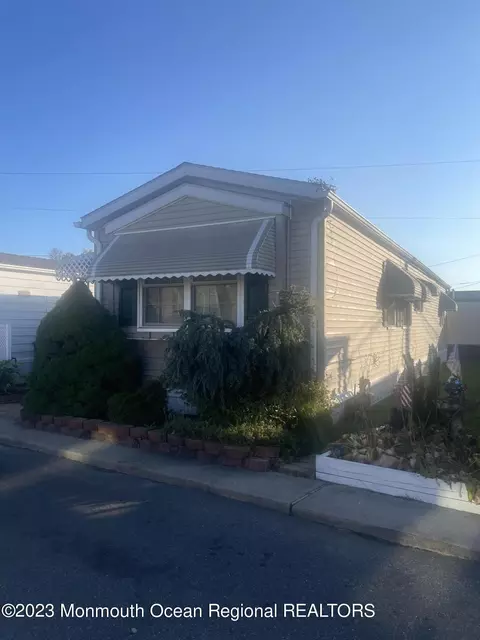 12 Danny Pl, Avenel, NJ 07001