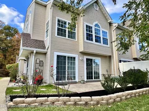 40 Dover Ct, Tinton Falls, NJ 07712