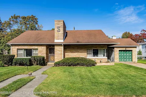 318 Parkview Ave, Ocean, NJ 07712
