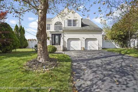 1 Rachele Ct, Matawan, NJ 07747
