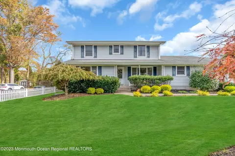 57 Reynolds Dr, Eatontown, NJ 07724