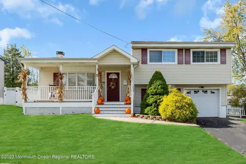 17 Holly St, Old Bridge, NJ 08857
