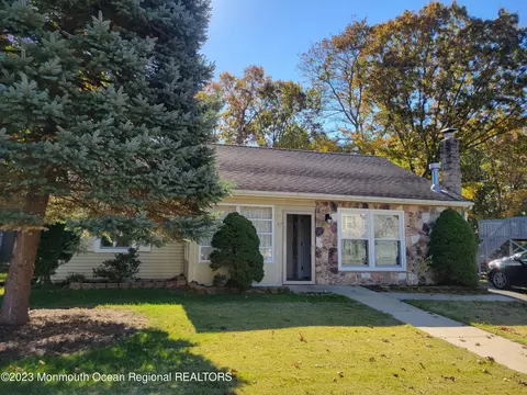57 Ravenwood Blvd, Barnegat, NJ 08005