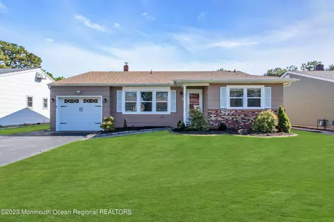 44 Fairfield Rd, Toms River, NJ 08757