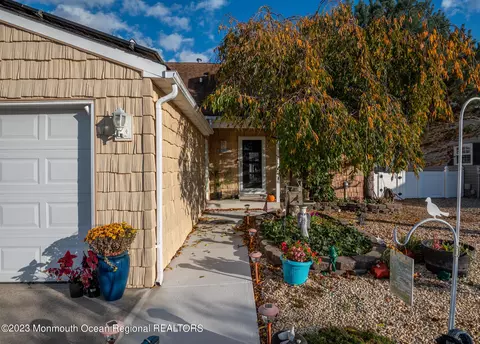 106 Moorage Ave, Bayville, NJ 08721