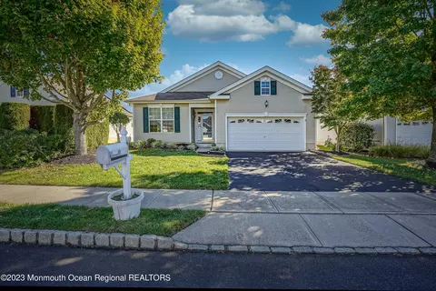 4 Harbor Pl, Barnegat, NJ 08005