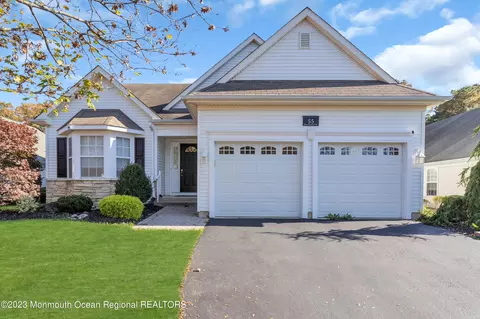 55 Rosewood Dr, Lakewood, NJ 08701