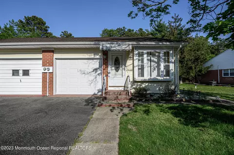 13 S Columbus Blvd, Whiting, NJ 08759