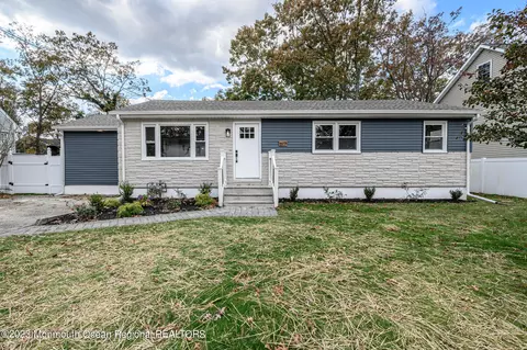 617 Academy Dr, Point Pleasant, NJ 08742